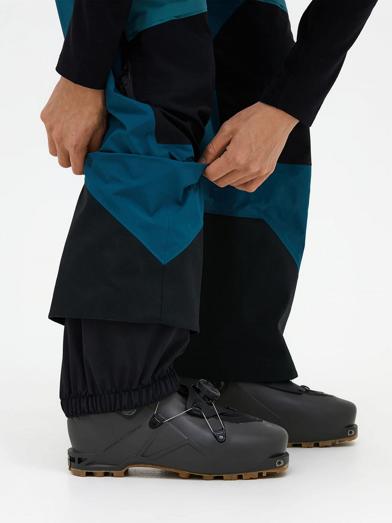 M Vertical Gore-Tex Pro Bib Pants (FW24) - Peak Performance M Vertical Gore-Tex Pro Bib Pants (FW24) - Peak Performance